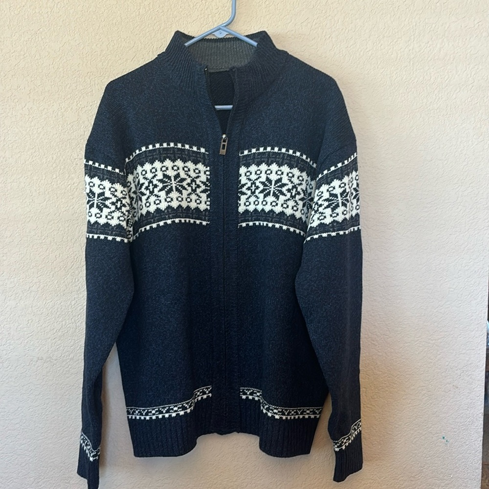 Mens Nordic style Full Zip-up Sweater.